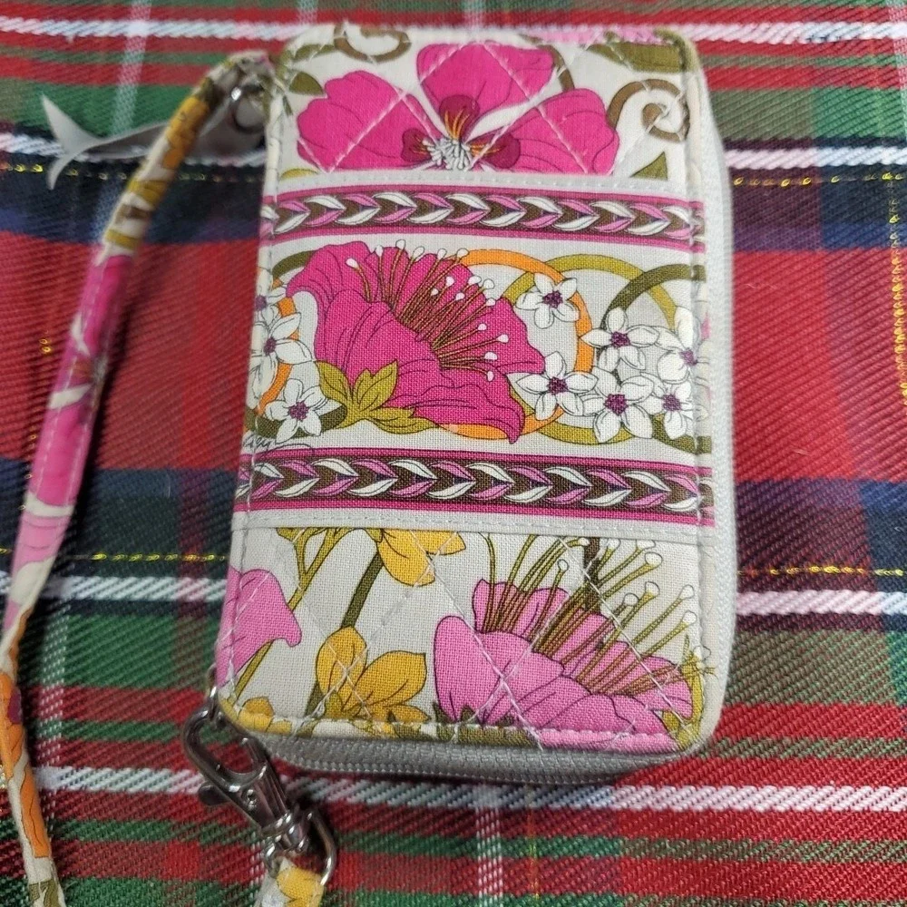 Vera Bradley Viva La Vera Floral All In One Wristlet Womens OS Pink Good Quilted